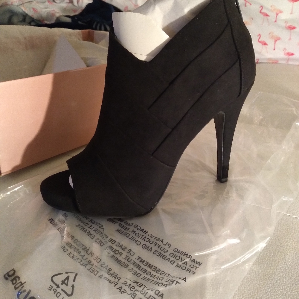 Heels - Picture 8 of 9
